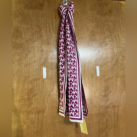 NWT Michael Kors Scarf - Picture 3 of 3